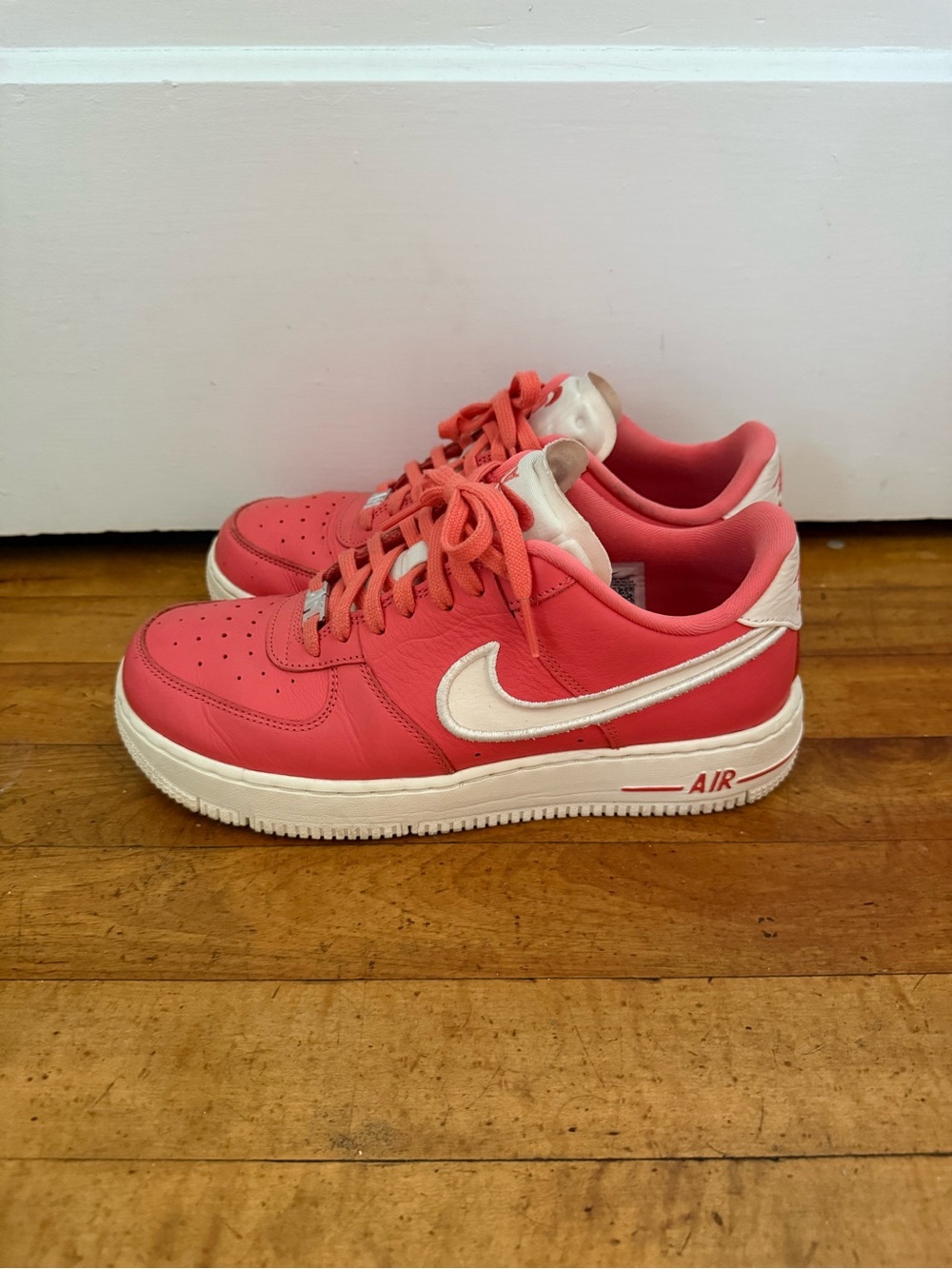 Nike Women’s 9 Coral Pink Air Force 1 Sneakers